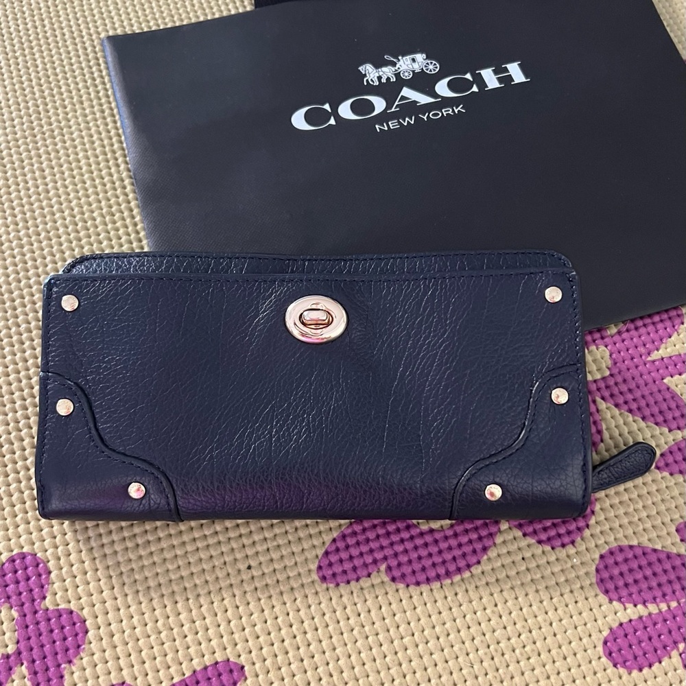NWOT Coach Black Soft Leather Accordian Zip Turnlock Wallet